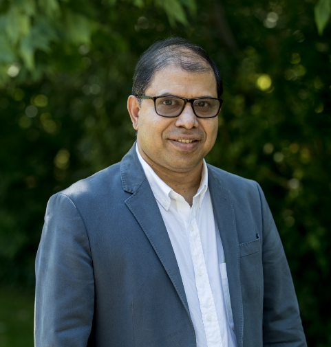 headhot of prof Shafi Bhuiyan with green backdrop