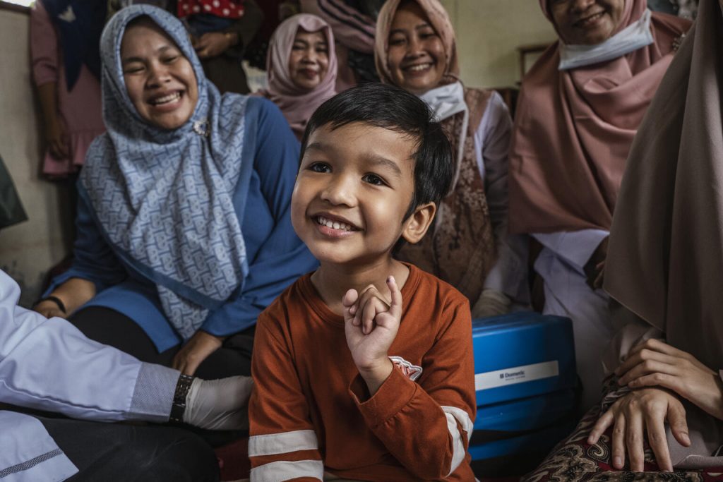 Hafis Wahab shows his marked finger after receiving the polio vaccine at the Darul Zikri Islamic School during a polio immunization campaign in Aceh Tamiang Regency, Aceh Province, Indonesia. (UNICEF/U.S. CDC/UN0760341/Ulit Ifansasti) 